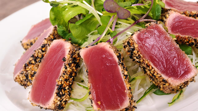 Cypress-lake-Dining-ahi-tuna-salad